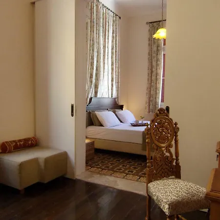 Case de vacanță Finestra Rossa Old Town Vintage House *