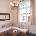 Semesterbostad Finestra Rossa Old Town Vintage House