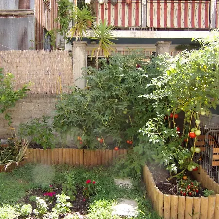 Semesterbostad Finestra Rossa Old Town Vintage House *