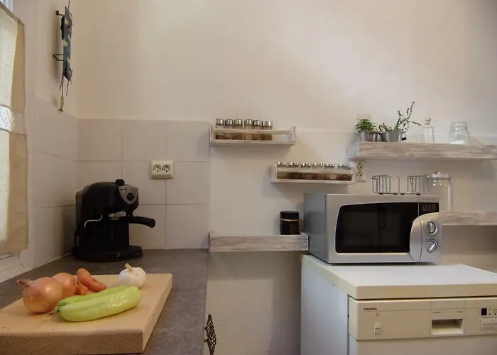 Finestra Rossa Old Town Vintage House