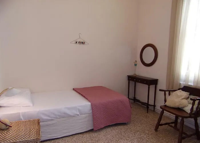 Finestra Rossa Old Town Vintage House