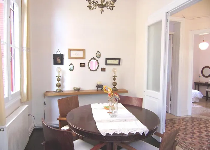 Finestra Rossa Old Town Vintage House